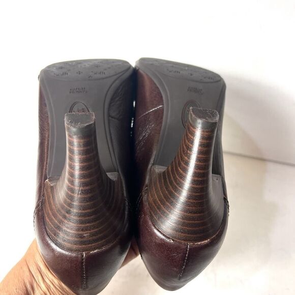 Sofft Slip On Wood Heels Brown Leather Embellished Classic Pump Women's Size 10 - Picture 8 of 11